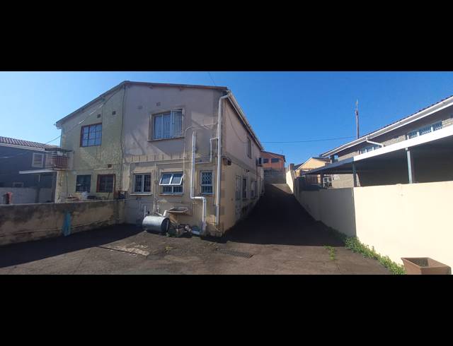 3 BEDROOM FREEHOLD FOR SALE IN MONTFORD